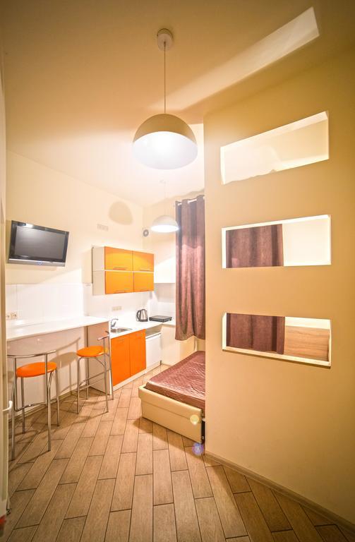 Mini Apartment On Rappoporta 7A-3 Лвив Екстериор снимка